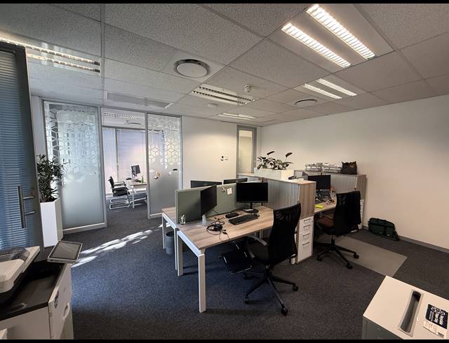 251M² OFFICE TO LET IN ROSEBANK